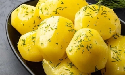 Хитрый трюк поможет приготовить картофель вдвое быстрее: понадобится секретный ингредиент