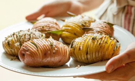 Секрет цієї картоплі - у секретному інгредієнті: гарнір буде особливо ароматним та золотистим (РЕЦЕПТ)