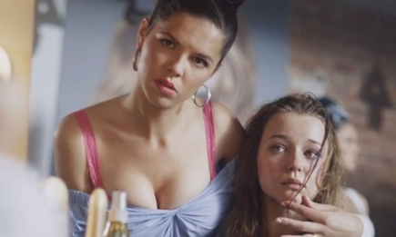Новый клип группы "Ленинград" про маленькую женскую грудь набрал 8 млн просмотров: как снимали видео, смотреть онлайн