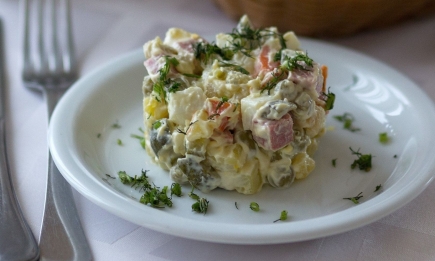 Втричі смачніше, ніж “Олів’є”: цей ситний салат влітку замінить вам обіди й вечері (РЕЦЕПТ)