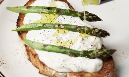 Этот итальянский деликатес можно приготовить за 5 минут и из двух ингредиентов: что такое страчателла (ВИДЕО)