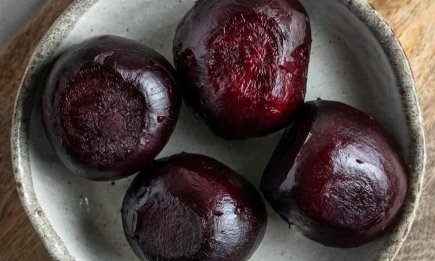 Две ложки в кастрюлю и свекла не потеряет цвет: как на самом деле варить овощ