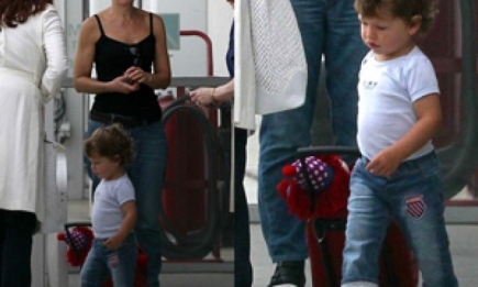 Пенелопа Крус с семьей в аэропорту Лос-Анджелеса. Фото