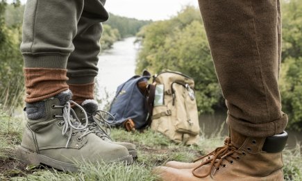Найкращі лайфхаки туристів: як швидко висушити взуття підручними засобами