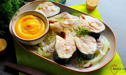 Положите рыбку в маринад – и через сутки можно ставить на праздничный стол: оригинальная закуска на Пасху (РЕЦЕПТ)