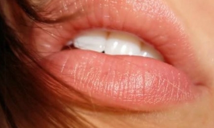 Как сделать губы красивыми в домашних условиях?