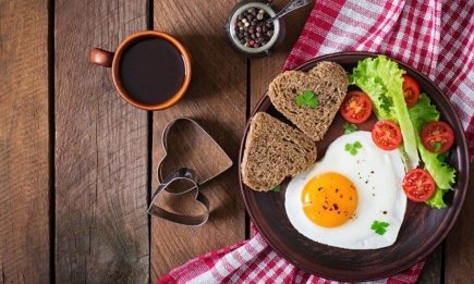 Забудьте про безсоння назавжди: 7 продуктів, які варто з'їсти на ніч для міцного сну