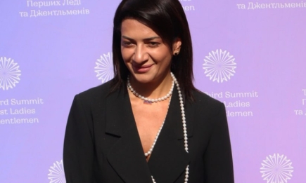 Total black от Анны Акопян: жена премьера Армении впервые прибыла на мероприятие, организованное Зеленской (ФОТО)