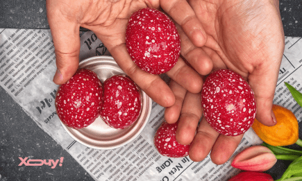 Ці стильні плямисті крашанки здивують всіх гостей: як зробити їх за 5 хвилин (ВІДЕО)