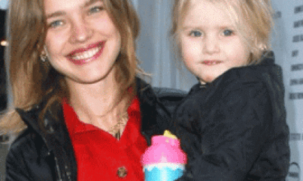 Наталья Водянова снялась в рекламе купальников с 5-летней дочкой. ФОТО