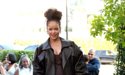 Беременная Рианна на стиле: как звезда носит модный полосатый костюм (ФОТО)