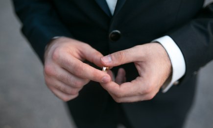 Женат, но без обручального кольца? Как распознать женатого и на чем он точно "погорит"