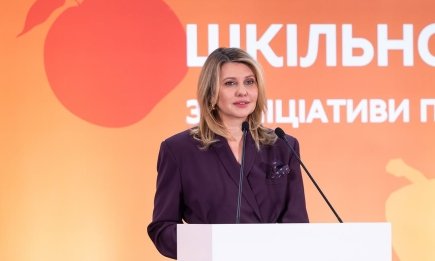 Олена Зеленська вийшла на сцену у розкішній вишиванці: з чим вона її поєднала (ФОТО)