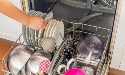 Не только посуда: что еще вы можете спокойно мыть в посудомойке