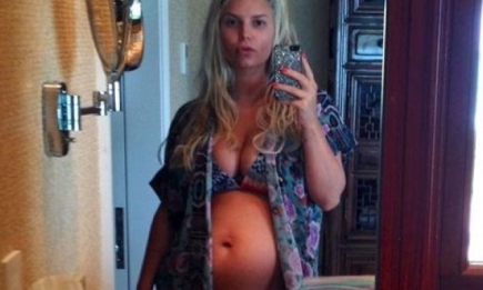 Беременная Джессика Симпсон показала живот. Фото