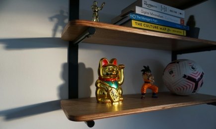 Ошибки в оформлении полок, которые визуально упрощают интерьер: как сделать дом стильным