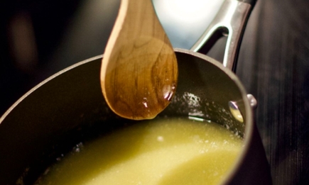 Хитрый трюк для сливочного масла: что сделать, чтобы не горело на сковороде