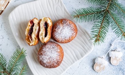 Тесто без молока и яиц, а нежное, как облако: как приготовить нереально мягкие пончики (РЕЦЕПТ)