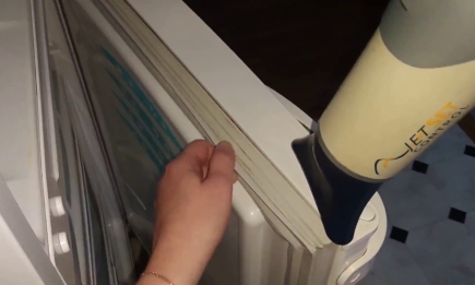 Не спешите покупать новую технику: как сделать, чтобы уплотнитель в холодильнике плотно прилегал (ВИДЕО)