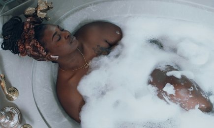 Почему ванна выигрывает у душевой кабины: главные аргументы, о которых часто забывают