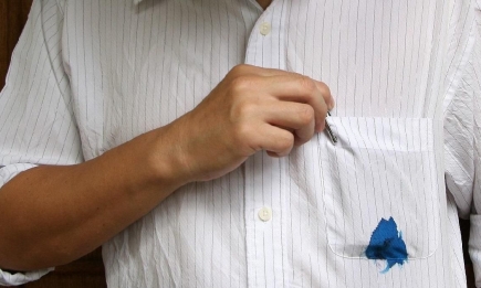Відіпрати ручку з білої сорочки навіть не забруднивши рук! Допоможе кефір, оцет чи спирт