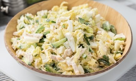 Поки консерви на знижках, салат “Галинка” можна готувати хоч щодня: нереально ситно і смачно (ВІДЕО)