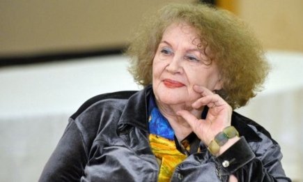 Как сейчас выглядит Лина Костенко? В Сети появились фото 96-летней писательницы и "королевы украинской поэзии"