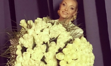 Анастасия Волочкова оригинально поблагодарила своих ухажеров за свидания, любовь и цветы (ВИДЕО)
