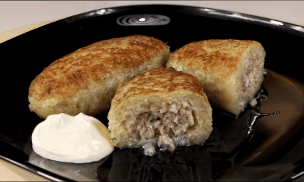 Если ужин нужен быстро, спасут "колдуны": роскошное картофельное блюдо из польской кухни (РЕЦЕПТ)