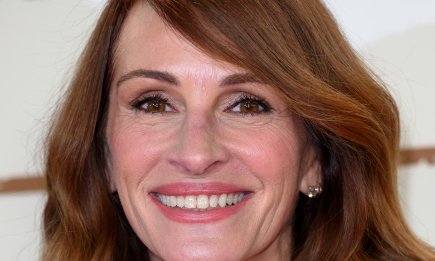 Не в платье, но выглядела шикарно: Джулия Робертс удивила выбором наряда для красной дорожки (ФОТО)