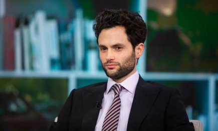 Двойное счастье: звезда сериалов "Ты" и "Сплетница" Пенн Беджли стал папой близнецов (ВИДЕО)