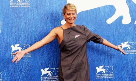 Юлия Высоцкая покорила Венецианский кинофестиваль сексуальным мини-платьем из пиджака