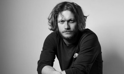 Актер Константин Темляк получил "Золотой волчок" несмотря на обвинения в домашнем насилии