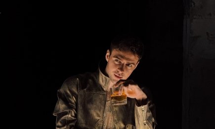 Съемки под баллистическим обстрелом: как Бадоев создавал новый клип для Макса Барских — Mine (ВИДЕО)