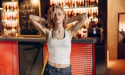 "Я кілька субот і неділь ходила в один з київських барів": Анастасія Король про роль в серіалі "Ховаючи колишню", боротьбу зі стресом й роботу в театрі (ЕКСКЛЮЗИВ)