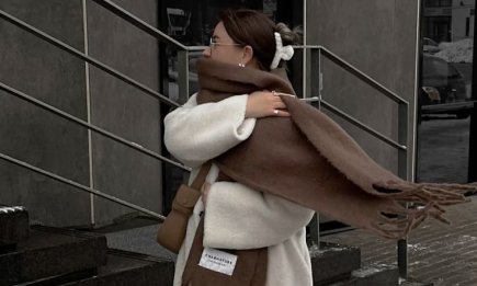 Инструкция по стилю: как выбрать и с чем носить 5 самых модных шарфов этого сезона (ФОТО)
