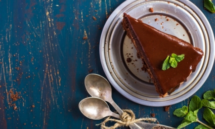 Шоколадная бомба: этот пирог не оставит равнодушным никого (РЕЦЕПТ)