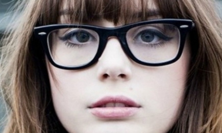 Видеоурок: макияж для тех, кто носит очки