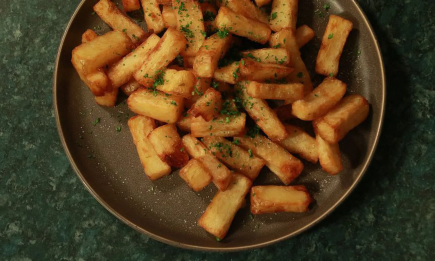 Делайте это – и жареный картофель не прилипнет к сковороде: эффективный способ