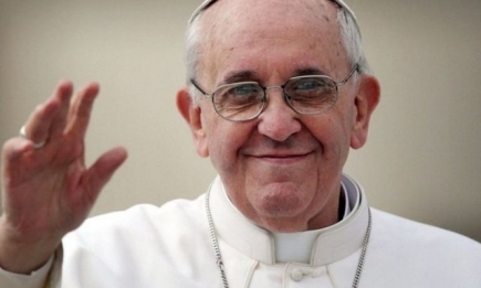 "Не поддавайтесь искушению болтовни": Папа Римский обратился к парикмахерам