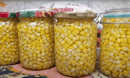 Кукуруза на зиму вкуснее, чем в магазине: как ее закрыть (ВИДЕО)