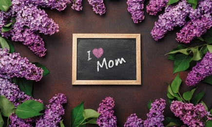 Що подарувати мамі: найкращі ідеї для подарунків на День матері