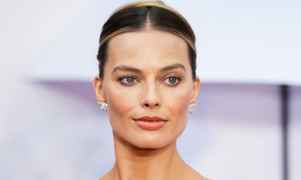 Марго Робби пришла на кинопремьеру в откровенном прозрачном платье и нарвалась на волну критики (ФОТО)