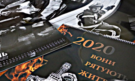 "Вони рятують життя": киевские пожарные представили календарь на 2020 год