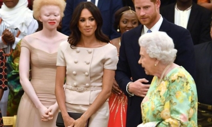 Королева, принц Гарри и Меган Маркл встретились с участниками Queen’s Young Leaders