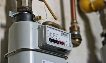 Газовики требуют заменить счетчик и называют сумму: юрист объяснил, когда можно не платить