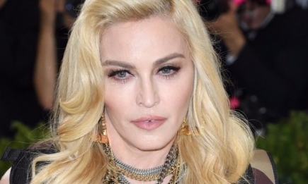 Королева эпатажа Мадонна показала шокирующий массаж вилками (ВИДЕО)
