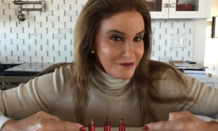 Трансгендер-отчим Ким Кардашьян выпустила коллекцию косметики: новое хобби Кейтлин Дженнер