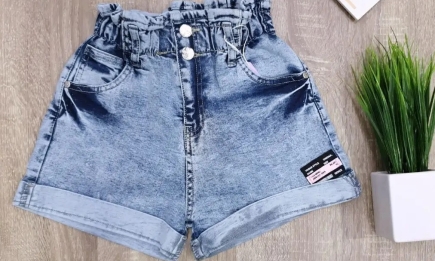 Что надеть под джинсовые шорты: модные советы на лето 2024 (ФОТО)