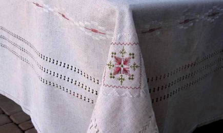 Скатерть с вышивкой: самые модные варианты на стол (ФОТО)